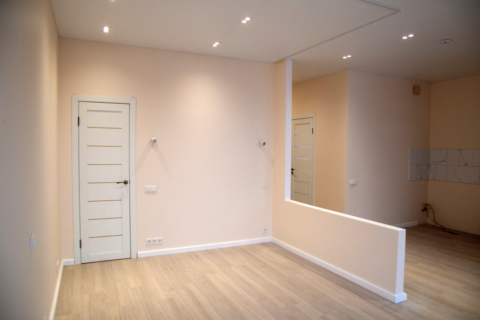 Спальня с небольшой стенкой