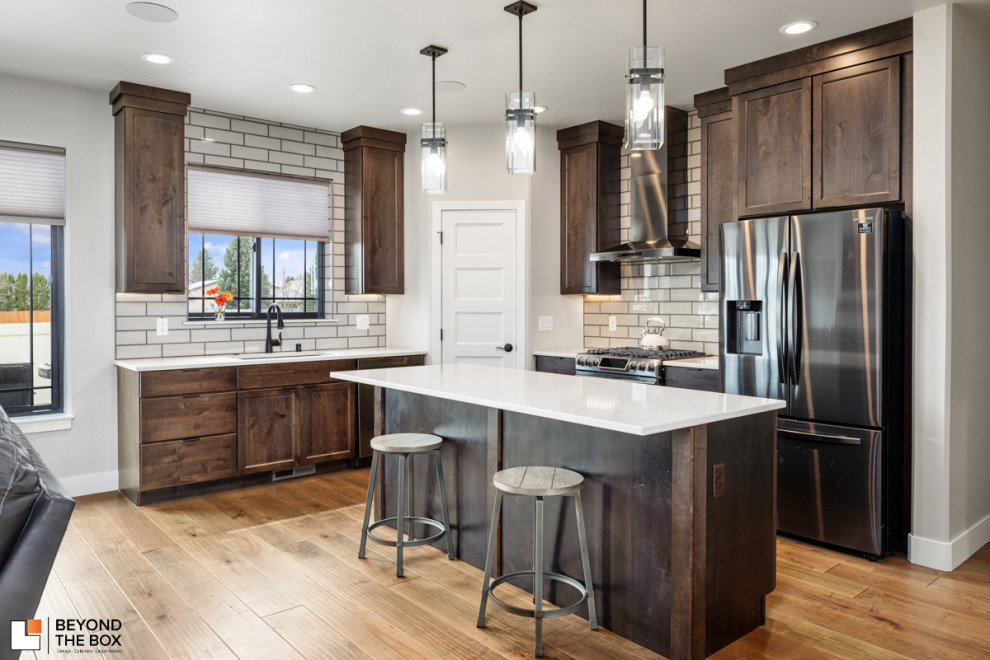 Kitchen - transitional kitchen idea with an island