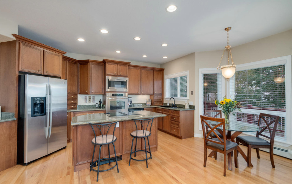 Kitchen - kitchen idea in Denver