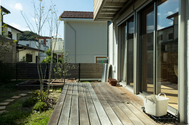 毎日こもっても疲れない家 skandinavisch-balkon