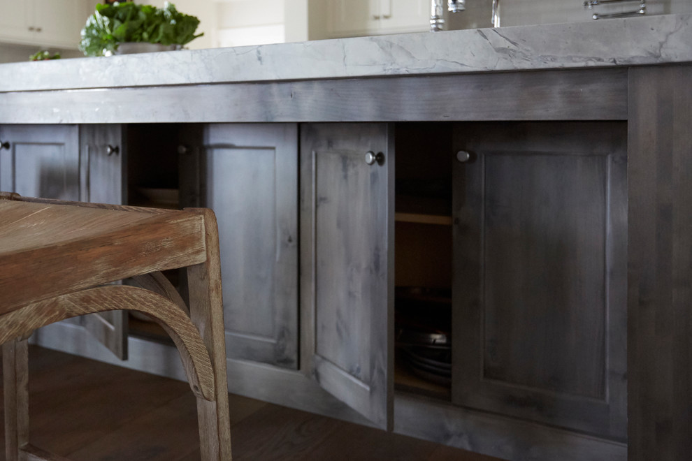 Example of a transitional kitchen design in Chicago