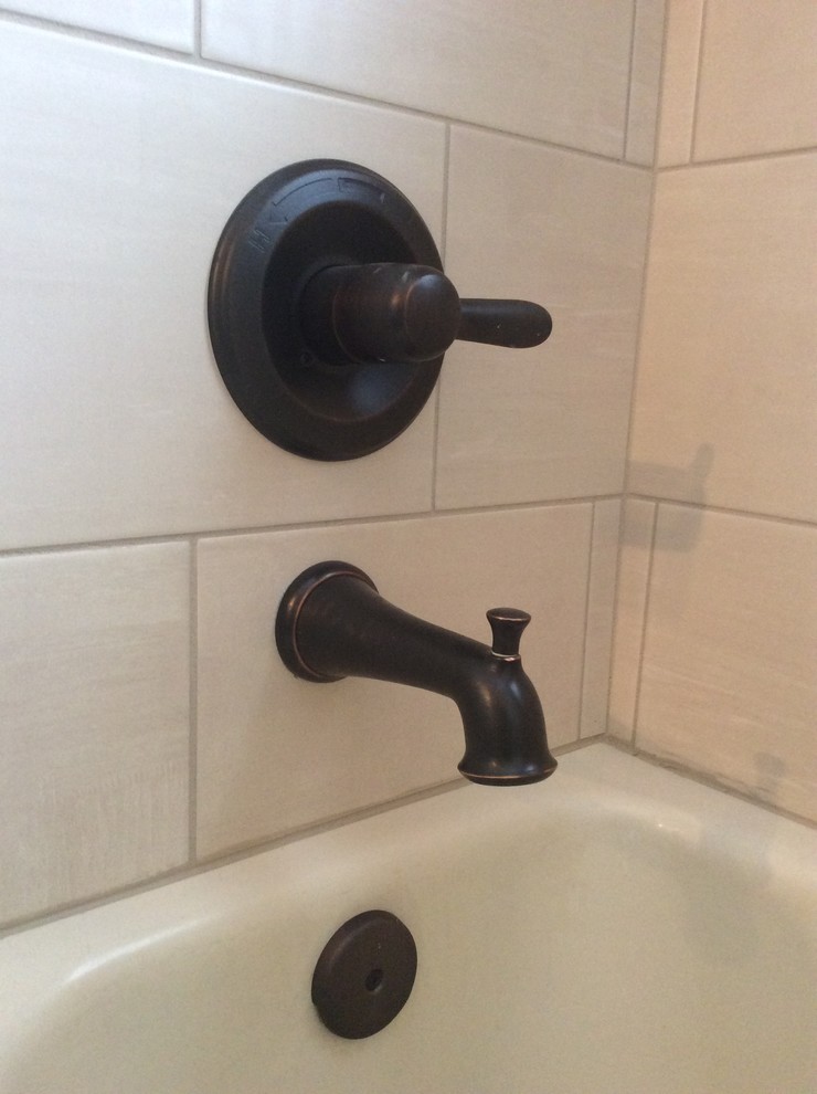 Bathroom - transitional bathroom idea