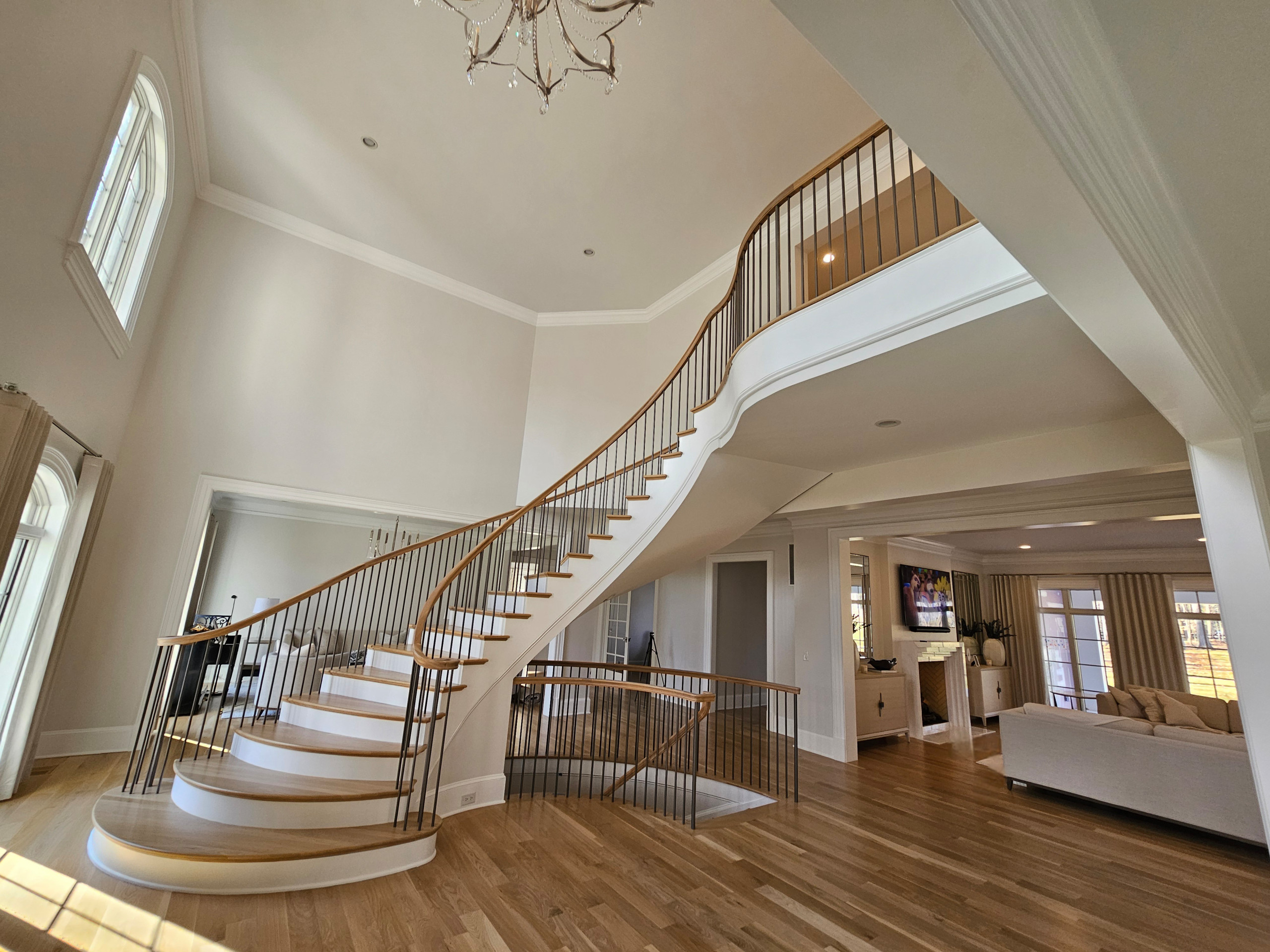 116_Elegant & Eye-catching Curved Staircase, Leesburg VA 20175