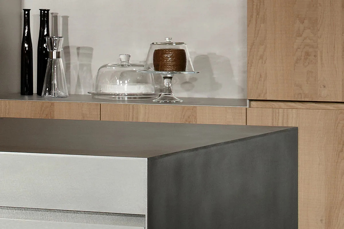 EGGERSMANN STAINLESS STEELsilverTouch материал в основном использовался в судост