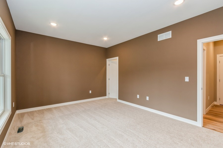 Example of a transitional home design design in Cedar Rapids