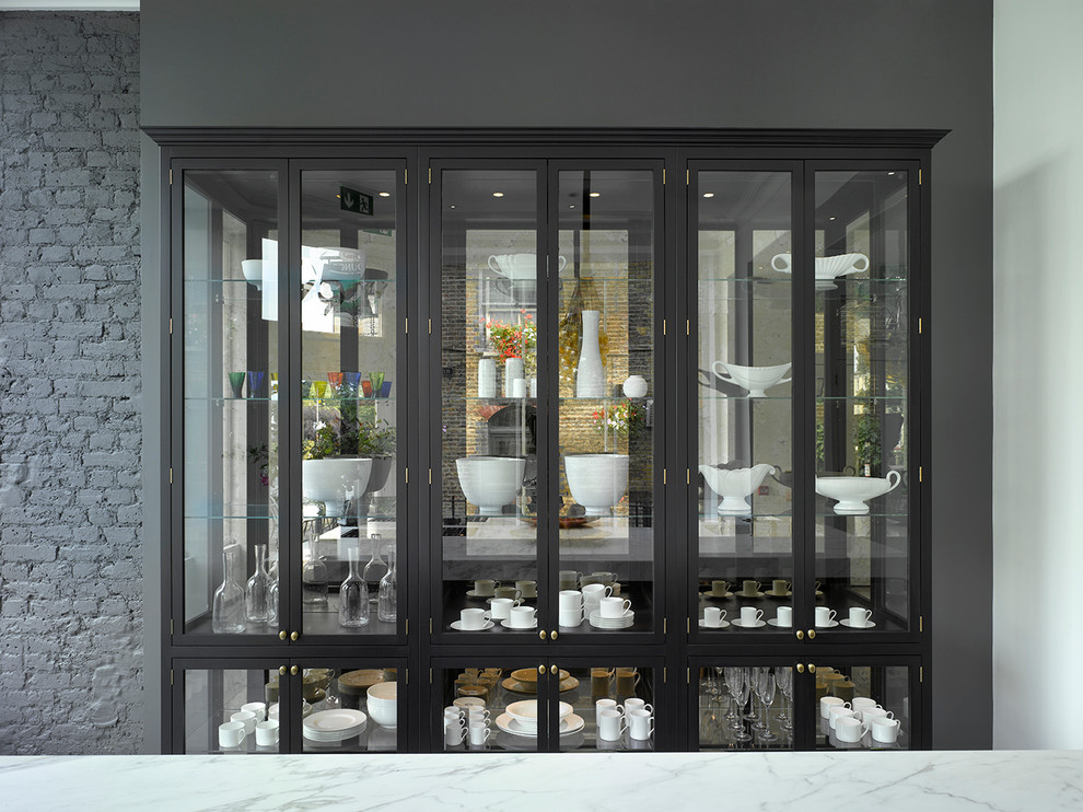 Inspiration for a large traditional single-wall kitchen pantry in London.