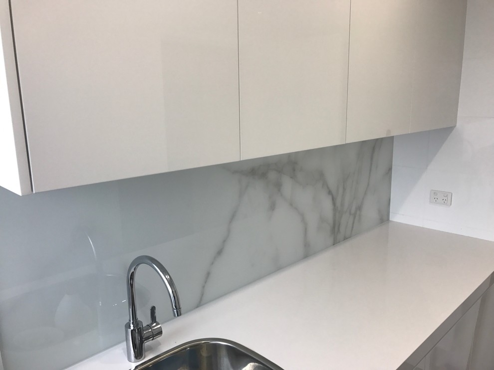 Design ideas for a small contemporary single-wall eat-in kitchen in Sydney with multi-coloured splashback, glass sheet splashback and with island.