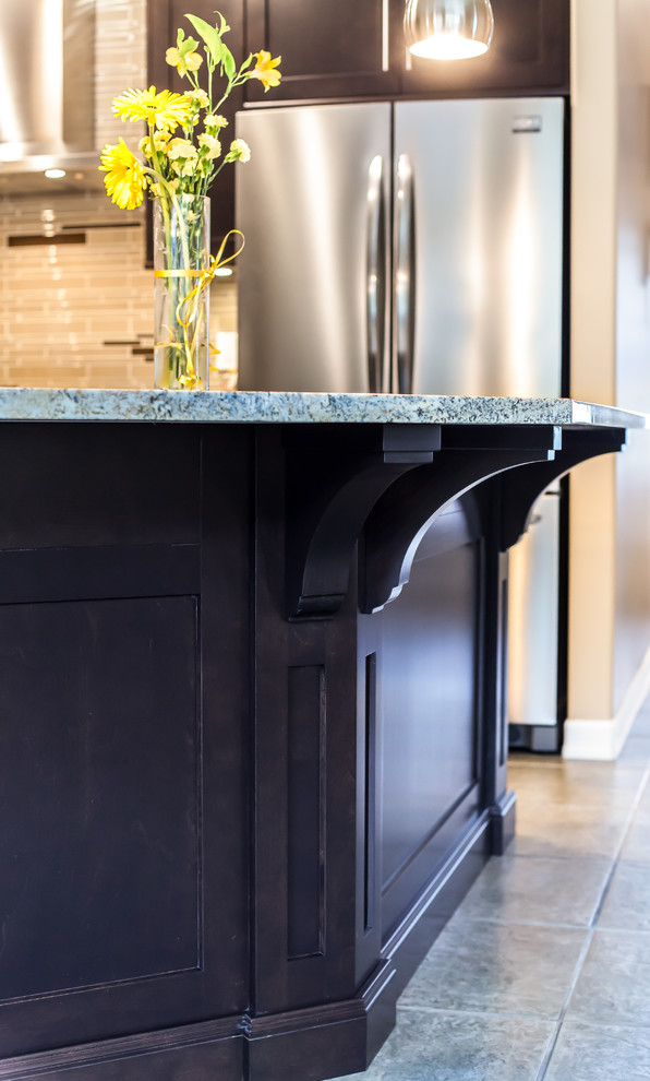 Transitional kitchen photo in Vancouver