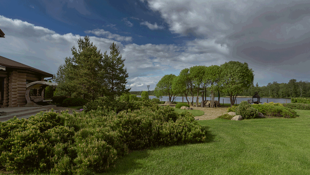 Участок на берегу реки