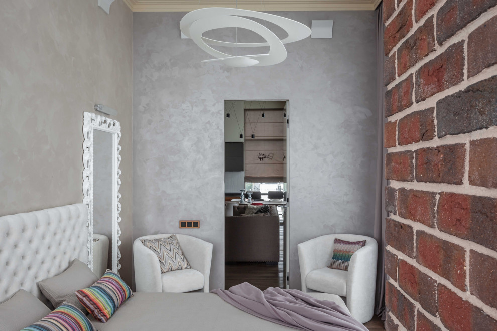 На фото: хозяйская, серо-белая спальня среднего размера: освещение в стиле лофт с серыми стенами, темным паркетным полом, коричневым полом и кирпичными стенами