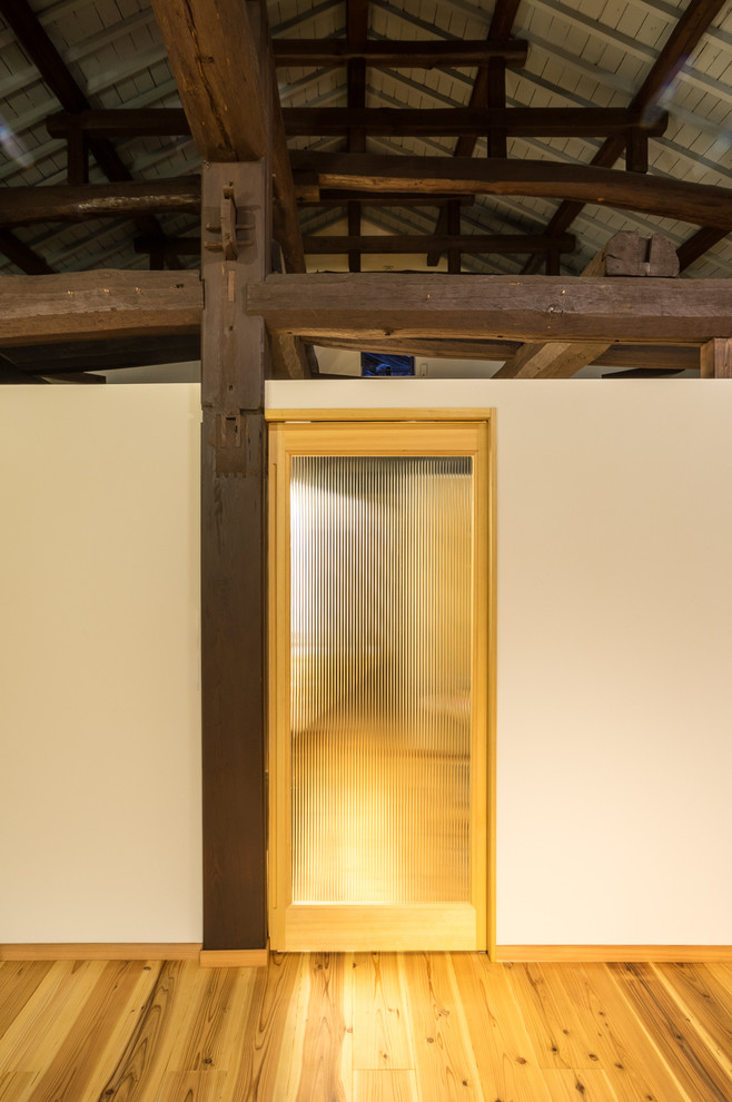 他の地域にある和風のおしゃれなファミリールームの写真