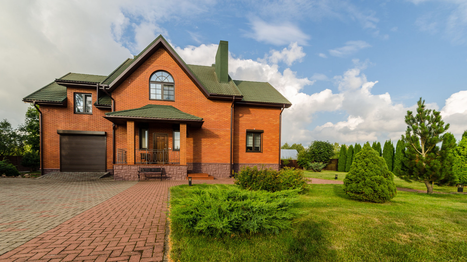 ОЧЕНЬ БОЛЬШОЙ- ШИКАРНЫЙ КОТТЕДЖ! В живописном месте, на берегу реки!