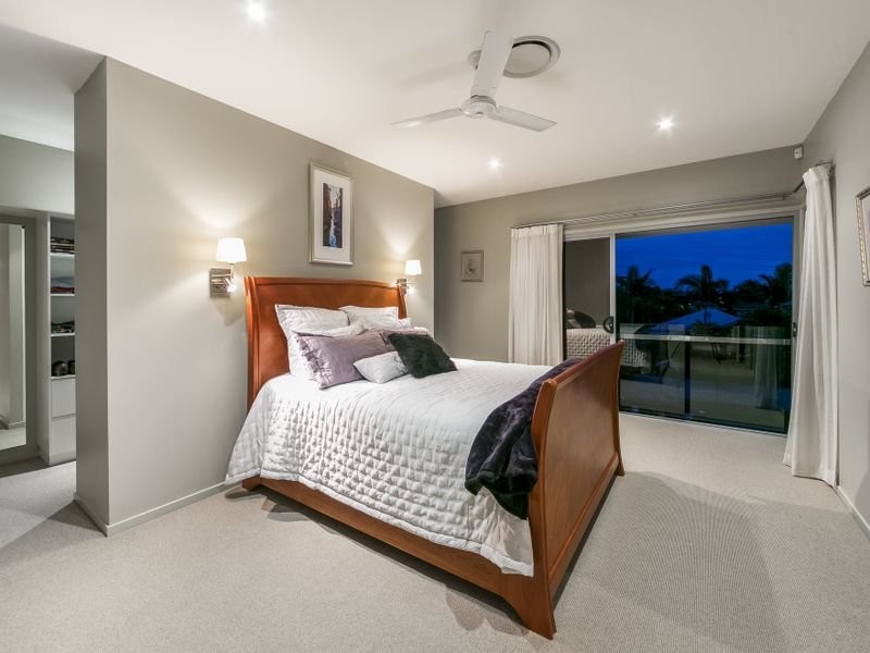 Inspiration for a mid-sized contemporary bedroom in Brisbane with beige walls and carpet.