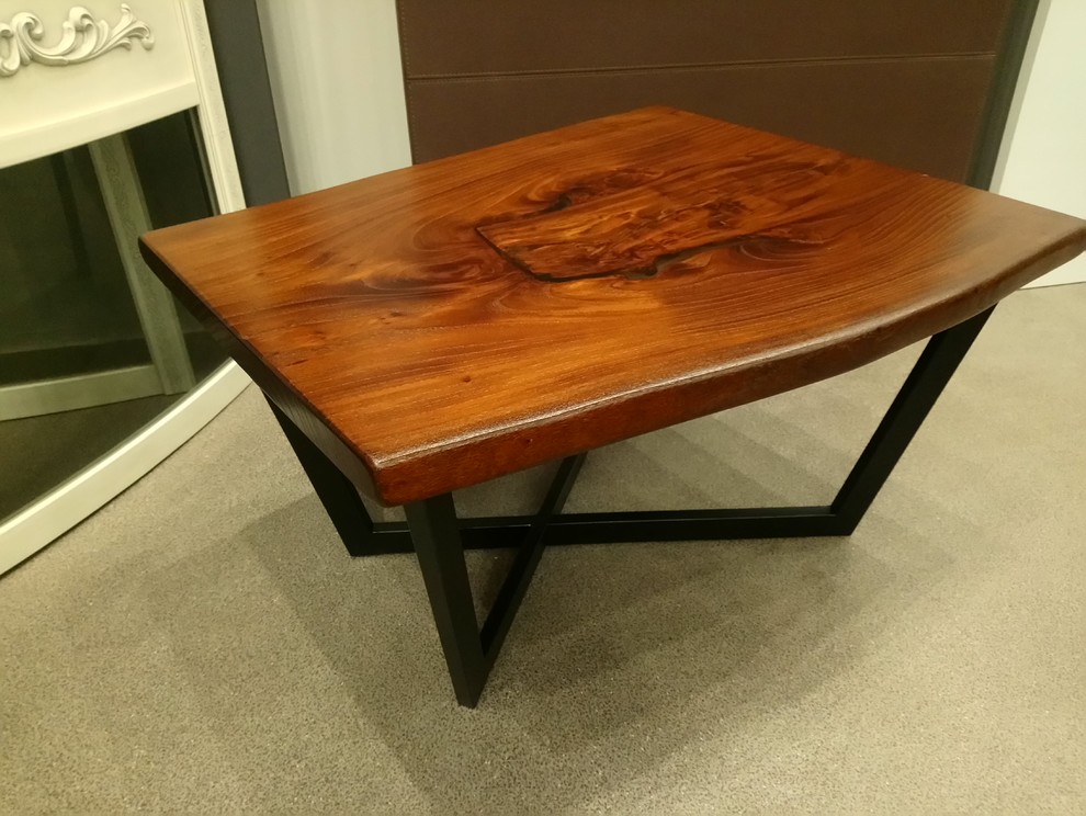 Журнальный столик