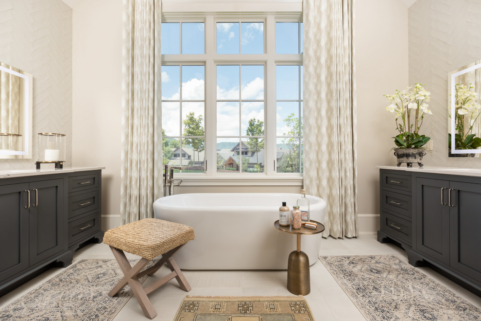 Immagine di una stanza da bagno padronale rustica con vasca freestanding, top in granito, doccia aperta, due lavabi e mobile bagno incassato