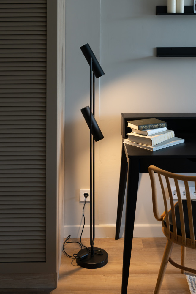 Солнце, арки и осиное гнездо в гостиной