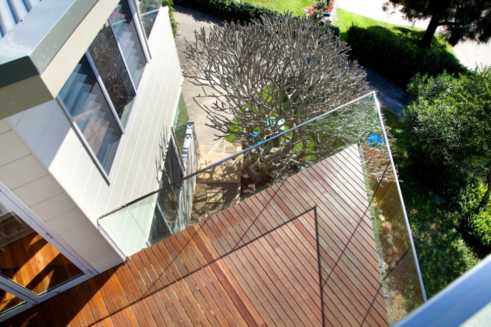 This is an example of a contemporary deck in Sydney.