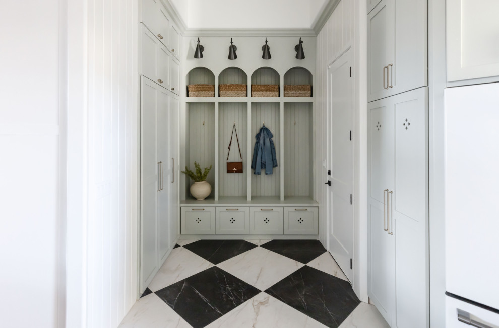 Example of a transitional entryway design in Phoenix