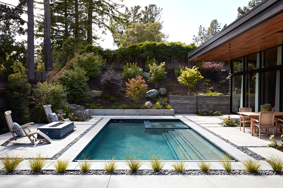 Hot tub - contemporary backyard rectangular hot tub idea in San Francisco