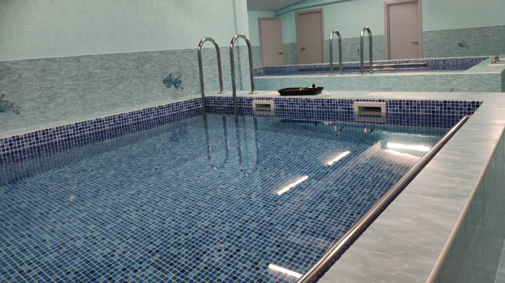 Плавательные бассейны в клубе грудничкового плавания