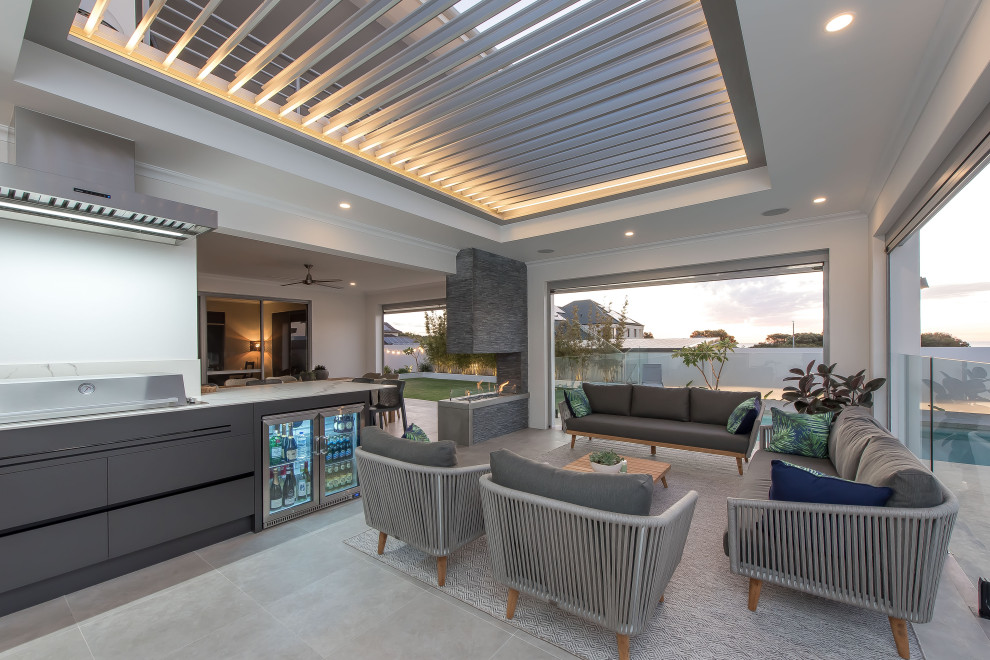 Design ideas for a beach style patio in Perth.