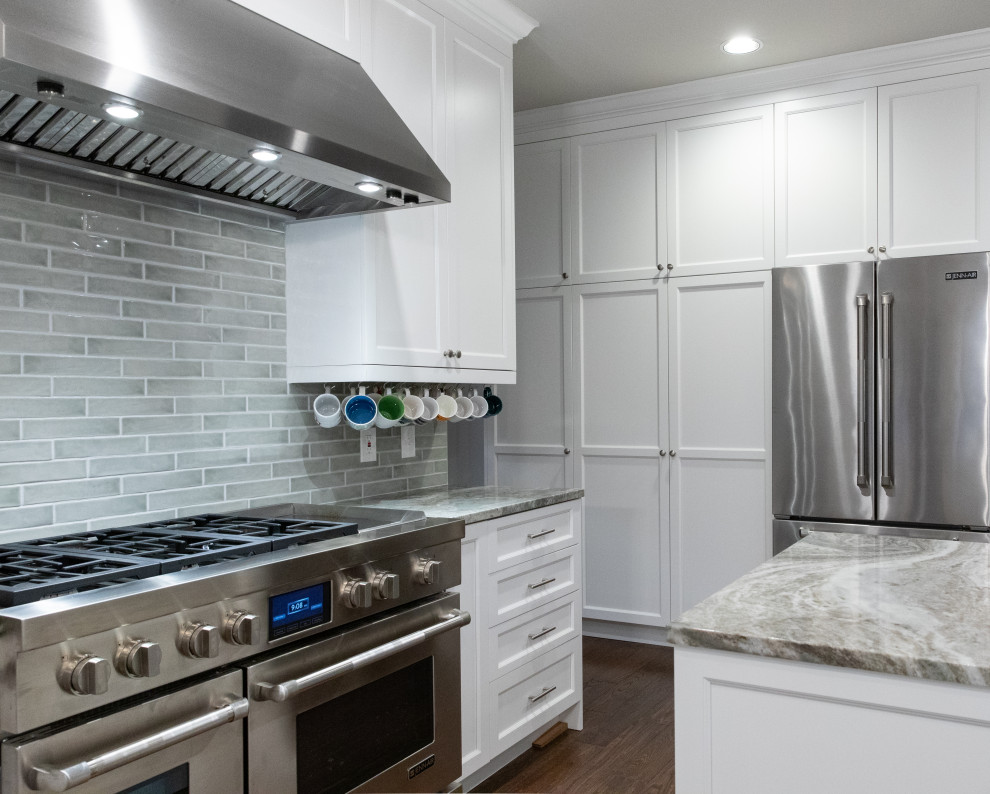 Transitional kitchen photo in Atlanta
