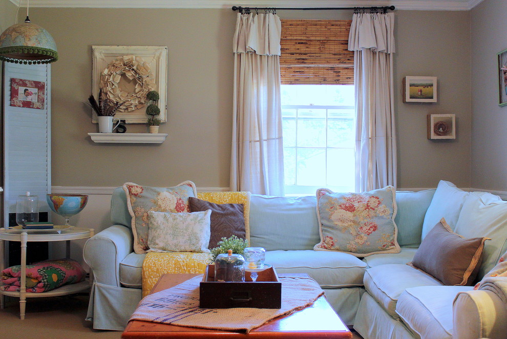 Photo of a traditional living room in Philadelphia with grey walls.