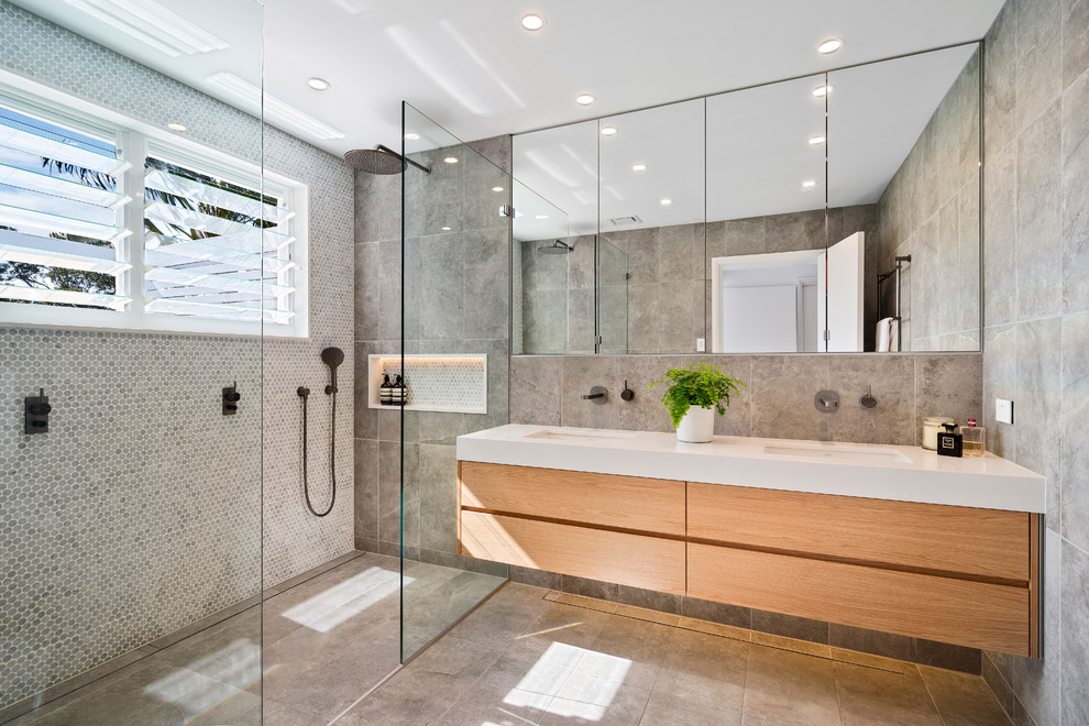 Contemporary bathroom in Sydney.