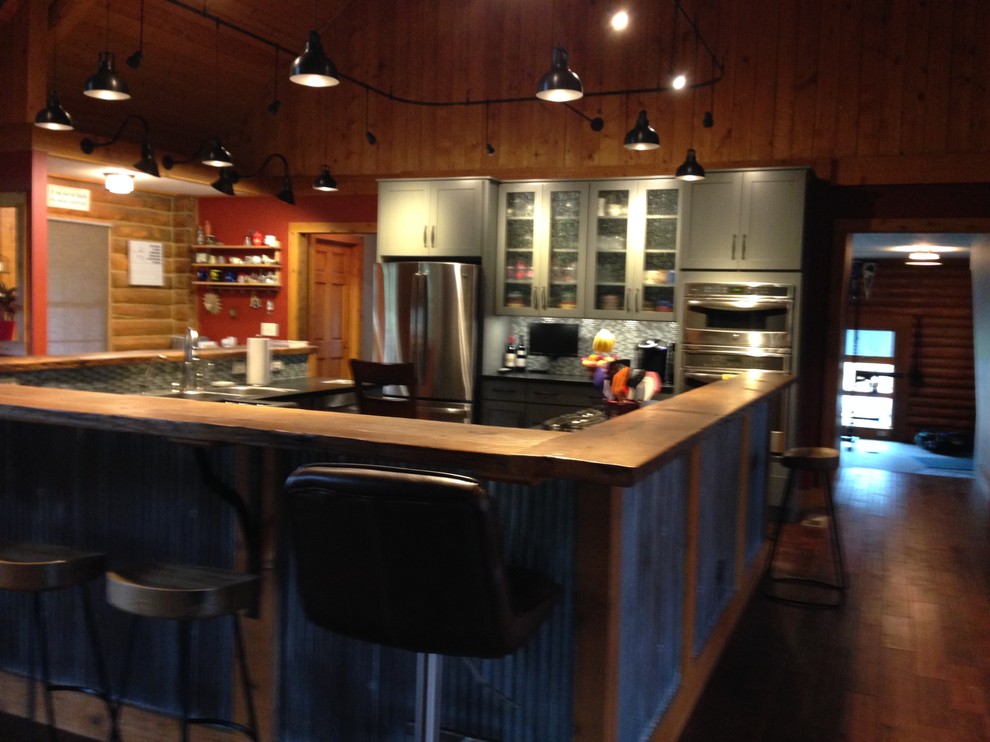 Inspiration for a transitional kitchen remodel in Chicago