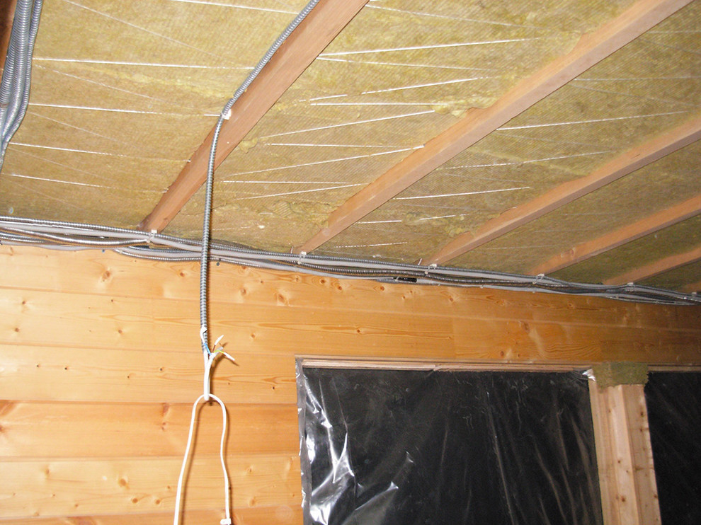 Скрытая электропроводка в деревянном доме из бревен