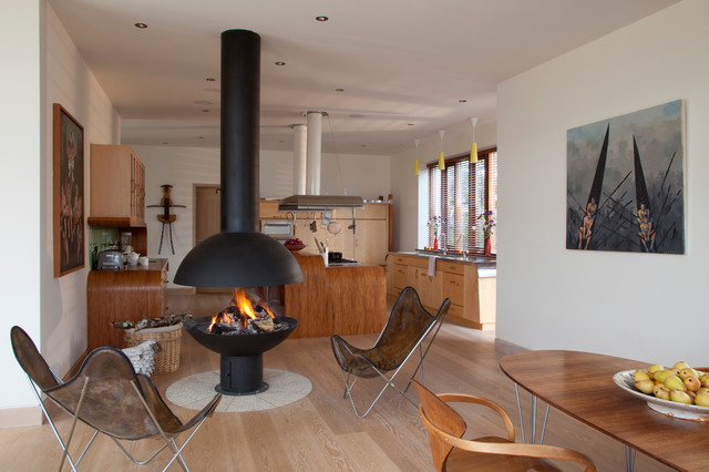 A modern country kitchen asiatisk-koekken