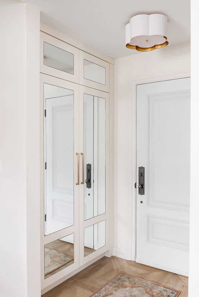 Entryway - transitional entryway idea in Toronto