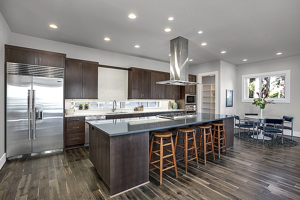 Kitchen - modern kitchen idea in Seattle