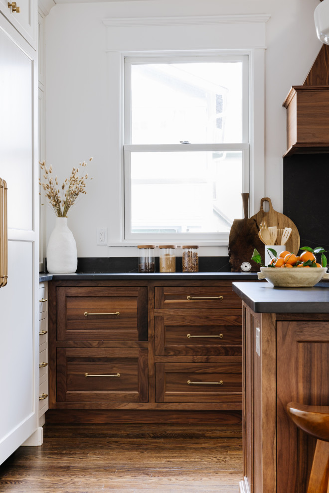 Kitchen - transitional kitchen idea