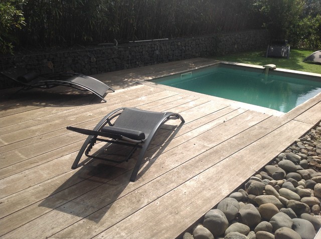 TERRASSE ORIGINALE, GABIONS et GAZON SYNTHETIQUE contemporary-deck