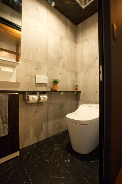 ヴィンテージが似合う、インダストリアルハウス industriale-bagno-di-servizio