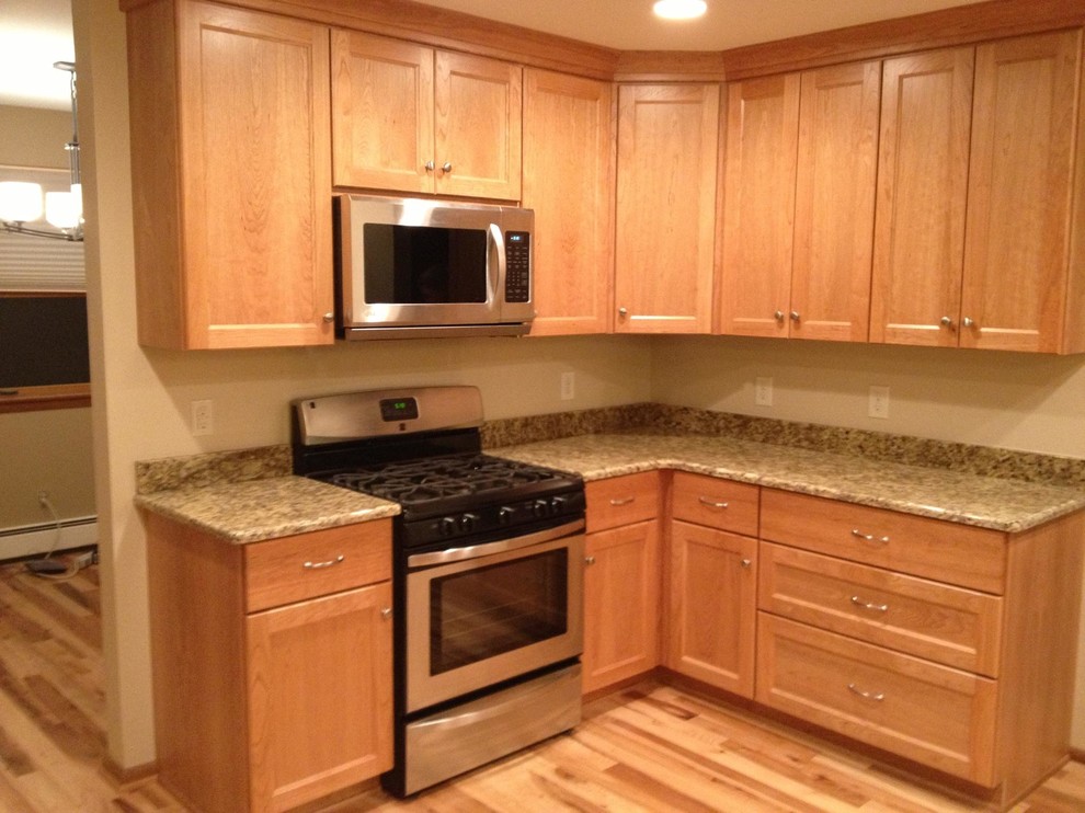 Inspiration for a transitional kitchen remodel in Milwaukee