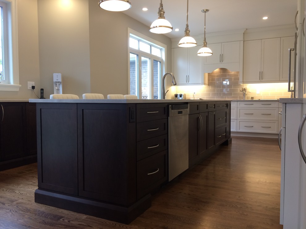 Kitchen - transitional kitchen idea in Toronto
