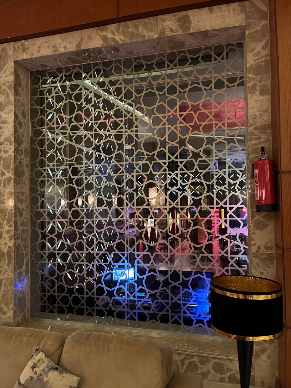 Стеклянные перегородки в гостинице