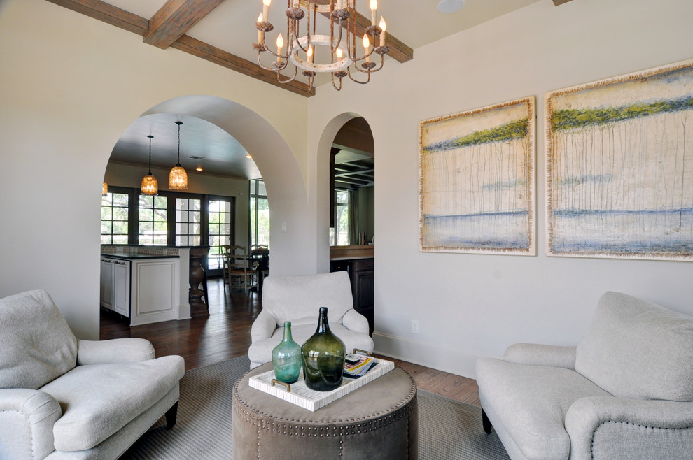 Transitional home design photo in Dallas