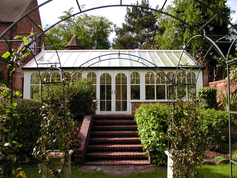Inspiration for a traditional sunroom in West Midlands.