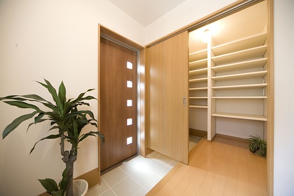 広いウォークインシューズクローゼットのある家 Scandinavian Other By アンハウス株式会社 Houzz Ie 広いウォークインシューズクローゼットのある家 Scandinavian Other By アンハウス株式会社 Houzz Ie