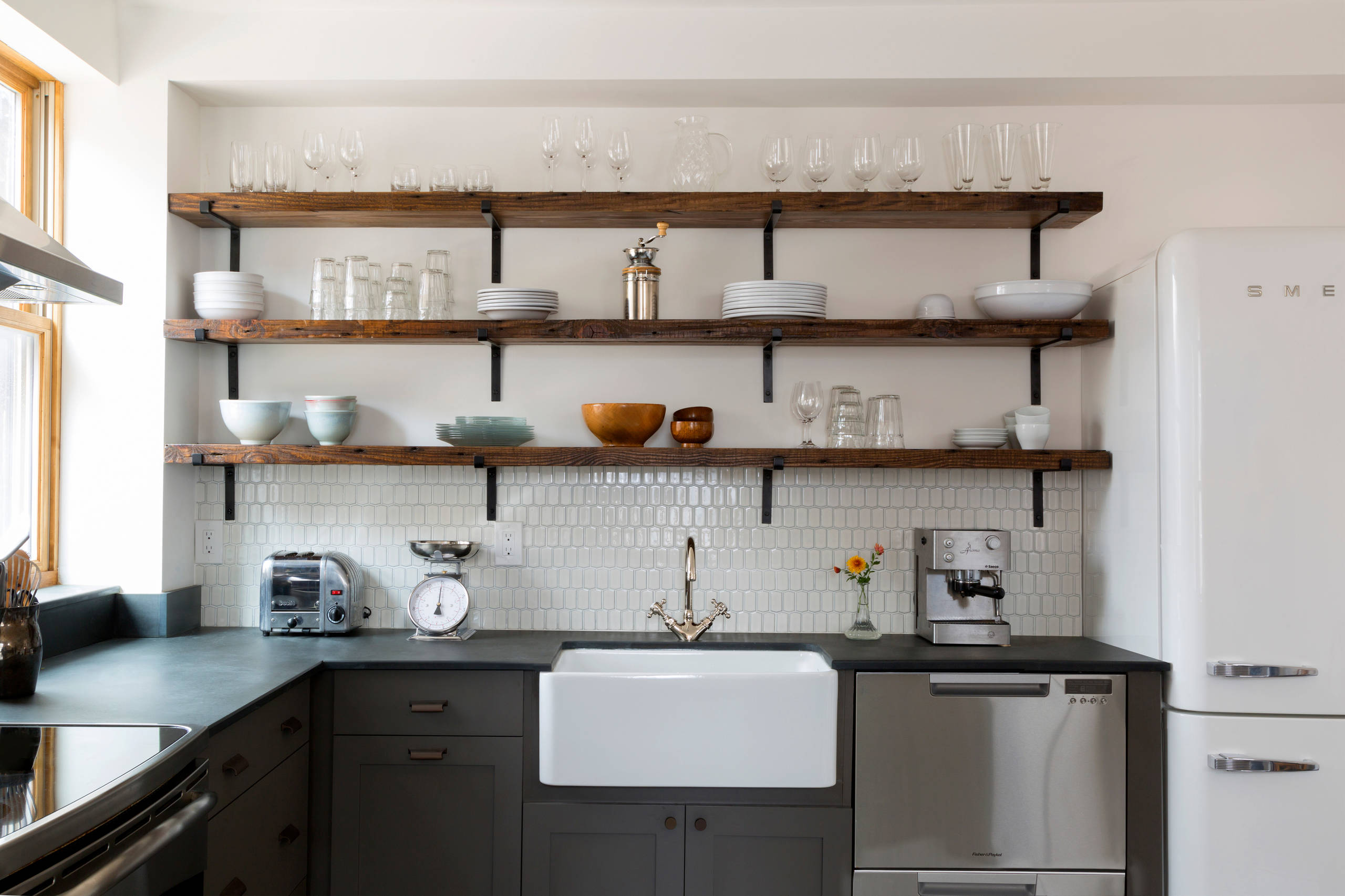 Should You Use Open Shelves in the Kitchen?, image size:2560x1706