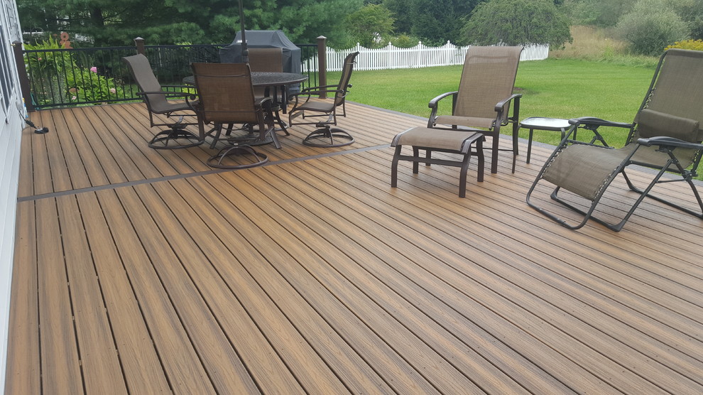 Example of a transitional deck design in Grand Rapids
