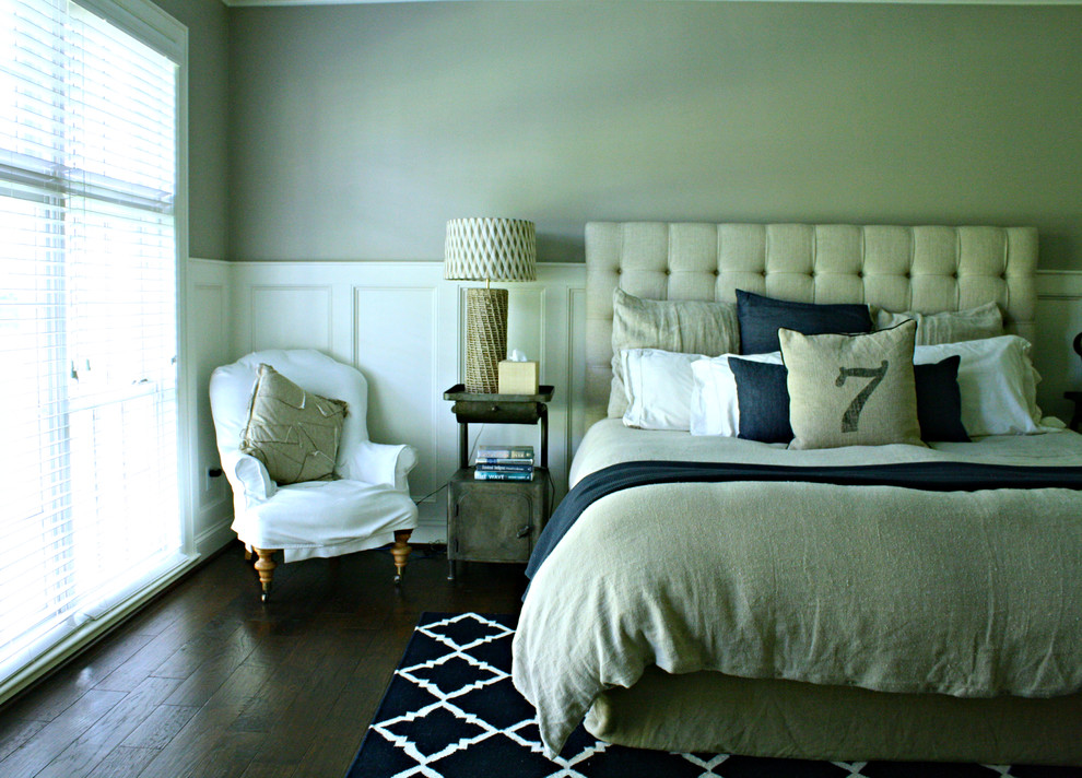 Trendy bedroom photo in Tampa
