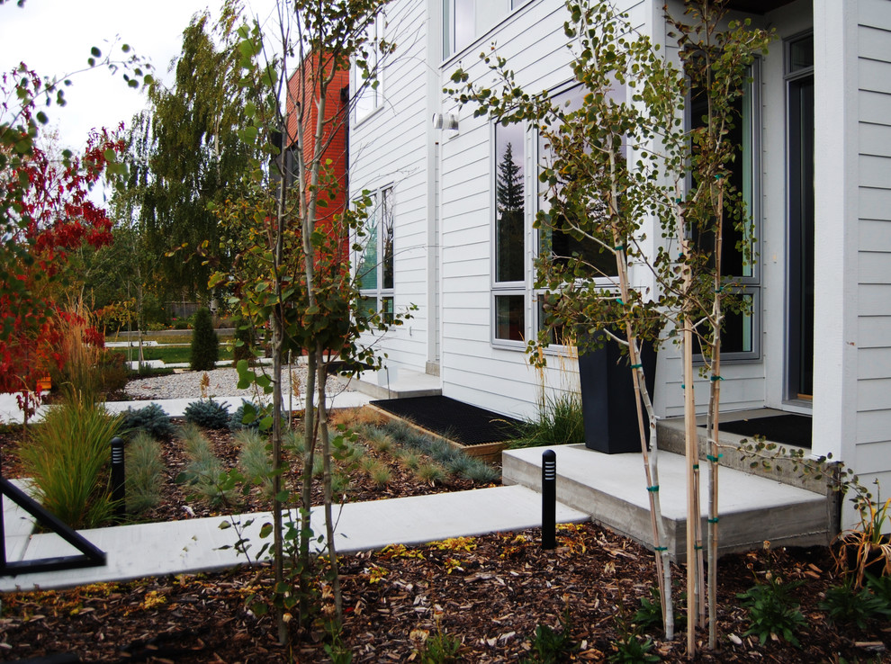 Photo of a rustic landscaping in Calgary.