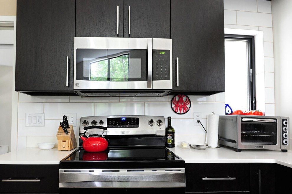 Kitchen - transitional kitchen idea in Indianapolis