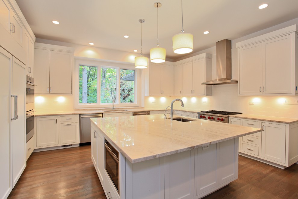 Transitional kitchen photo in Chicago