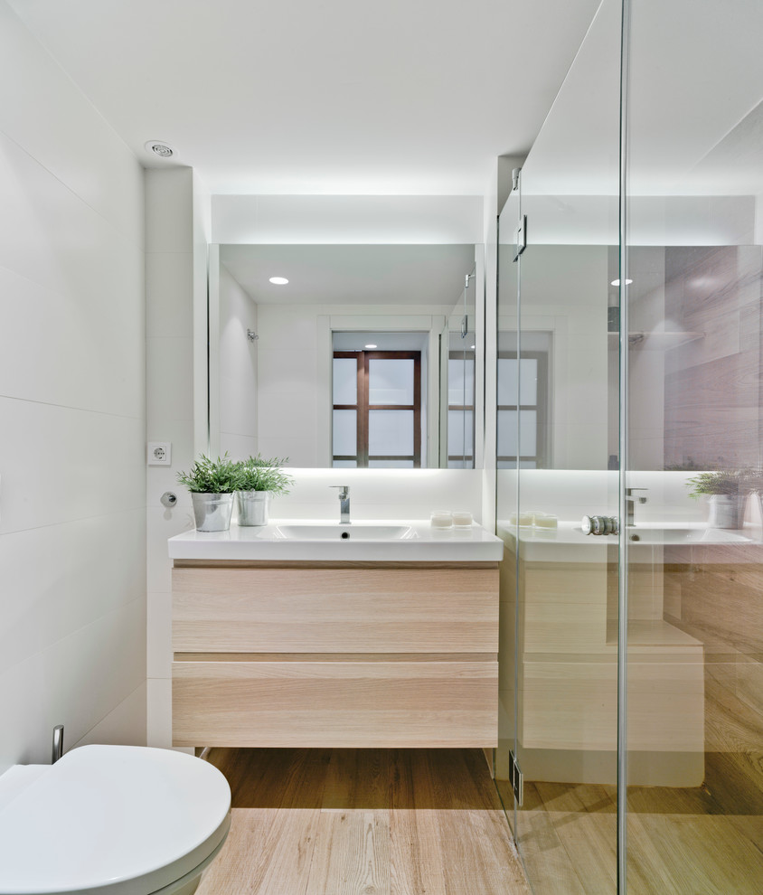Mid-sized contemporary 3/4 bathroom in Other with flat-panel cabinets, light wood cabinets, an alcove shower, a one-piece toilet, medium hardwood floors and an integrated sink.