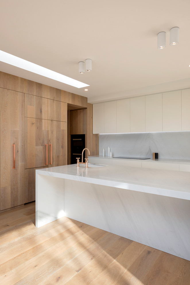 Design ideas for a modern kitchen in Melbourne.